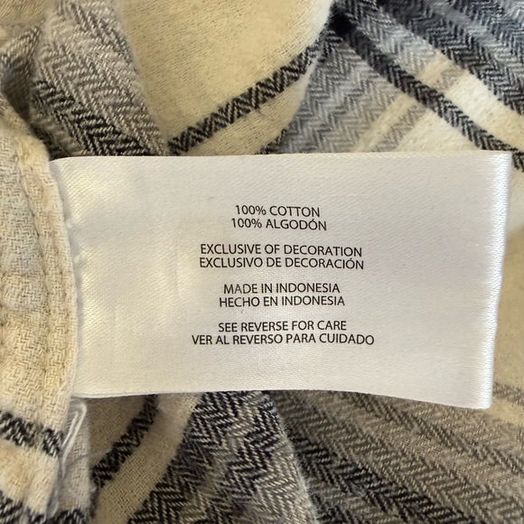 GAP womens Black and White Plaid flannel - Picture 5 of 6